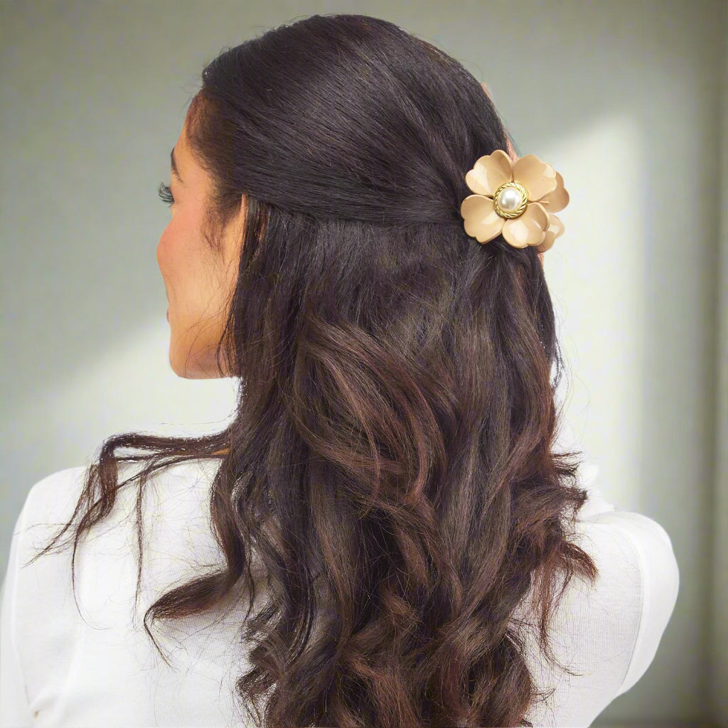 Floral Claw with Pearl