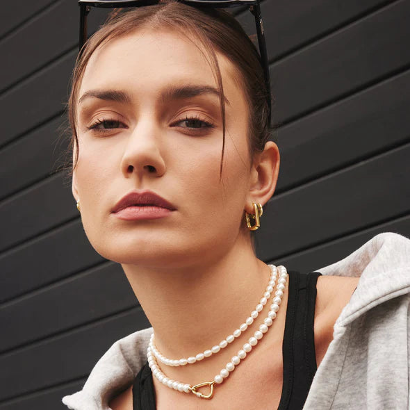 Gold Lobster Clasp Shell Pearl Necklace